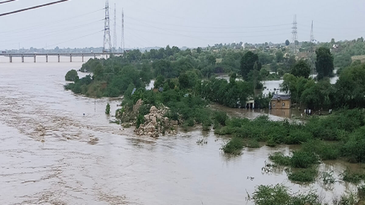 Flood in Banda, Ken River red danger mark