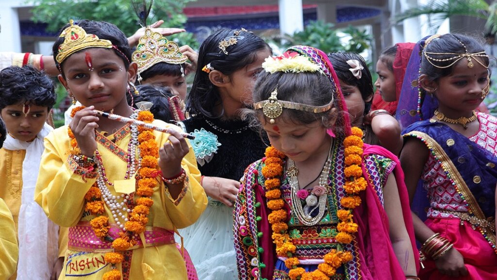 Banda : Bal Gopalas celebrated Janmashtami at Bhagwat Prasad Memorial Academy