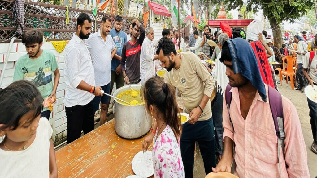 Banda MLA Prakash Dwivedi distributed Prasad