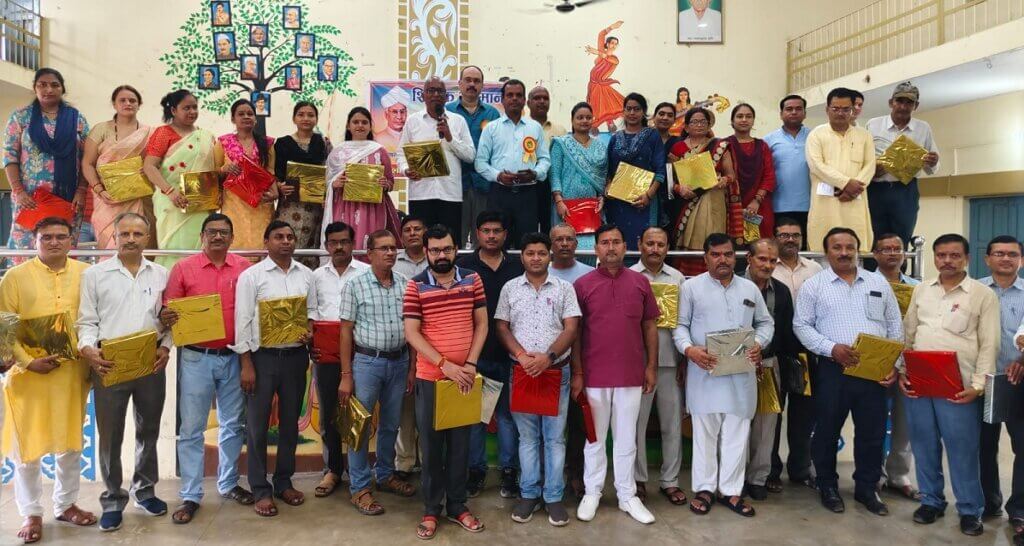 Teacher's Day celebrated in schools-colleges of Banda