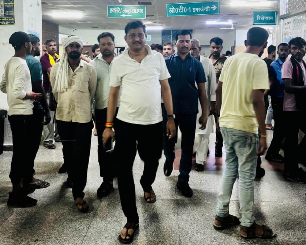 Minister Ramkesh Nishad suddenly reached Banda district hospital 