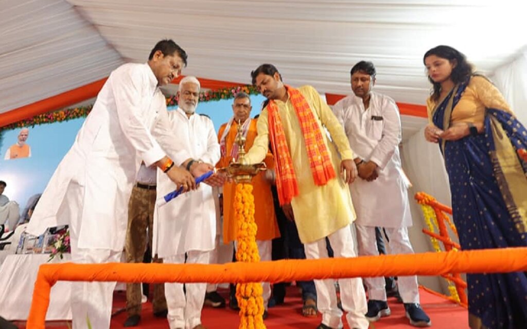 Minister SwatantraDevSingh and RamkeshNishad inaugurated 'Jalabhinandan' in Banda