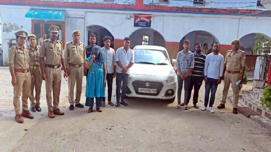 in AmbedkarNagar Sex racket in car