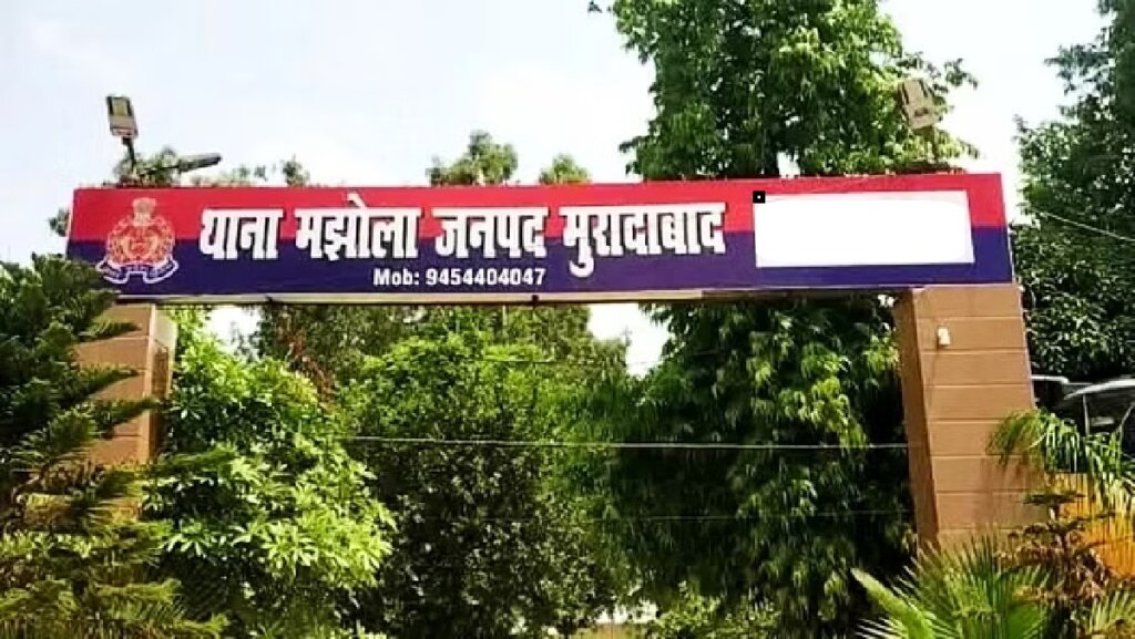 Muradabad in flat along with girl called from Delhi and 4 students