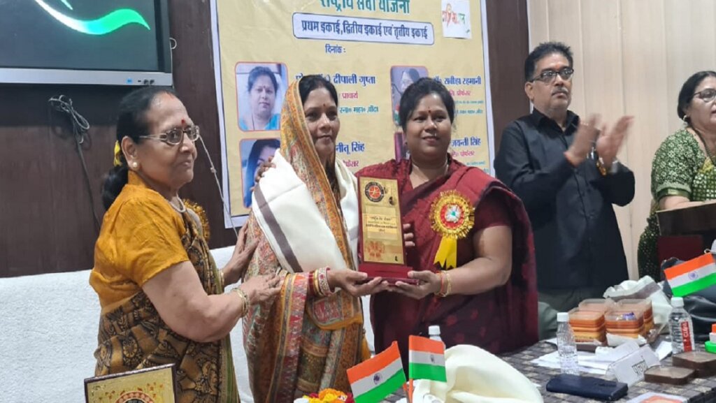 Banda : Honor ceremony in Women's Degree College
