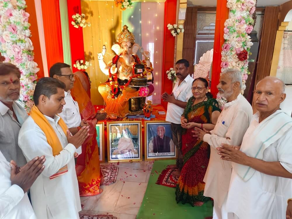 Jal Shakti Minister Ramkesh Nishad inaugurated Ganesh Mahotsav in Banda 