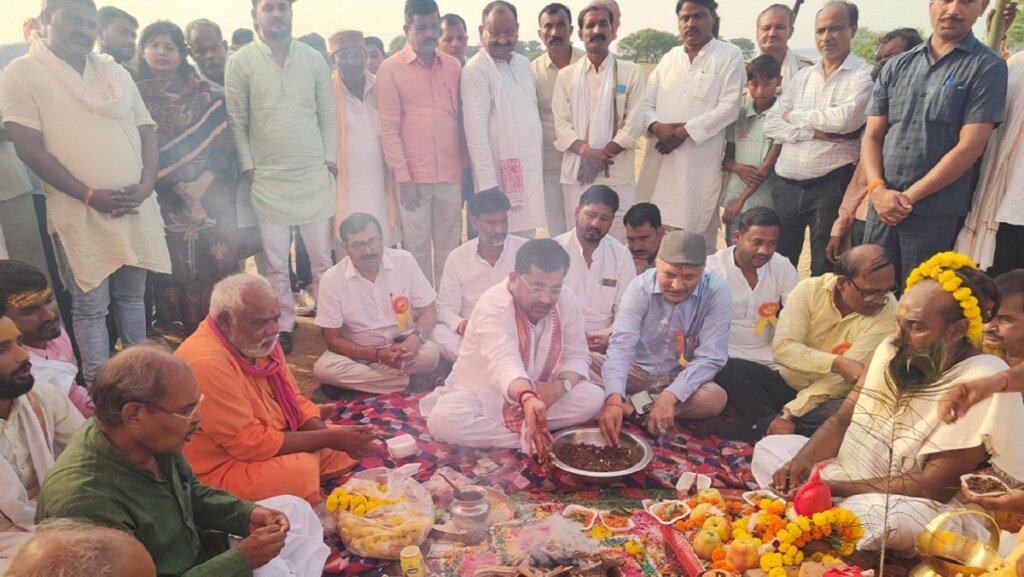 Minister Ramkesh laid foundation of tourism development project in 'Basdhari' 