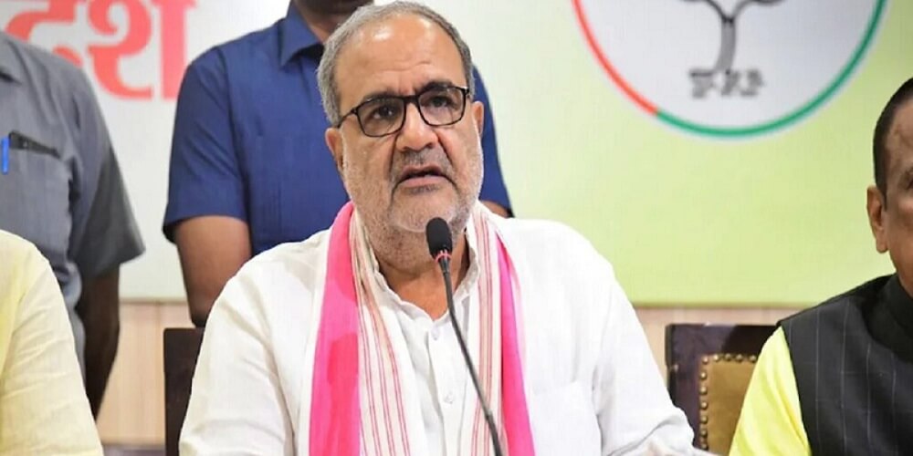BJP organization gave notice to 4 workers in case of beating of BJP MLA