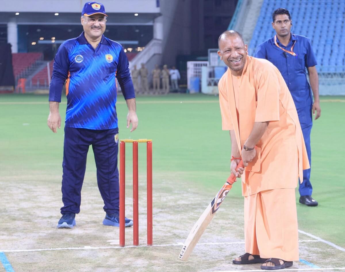 CMYogi showed his new style on cricket pitch, made excellent shots 