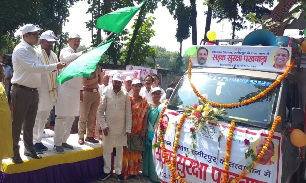 Hamirpur : Jal Shakti Minister Ramkesh Nishad garlanded Gandhi statue 
