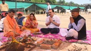 Banda : Officers reached Gaushala on GovardhanPuja