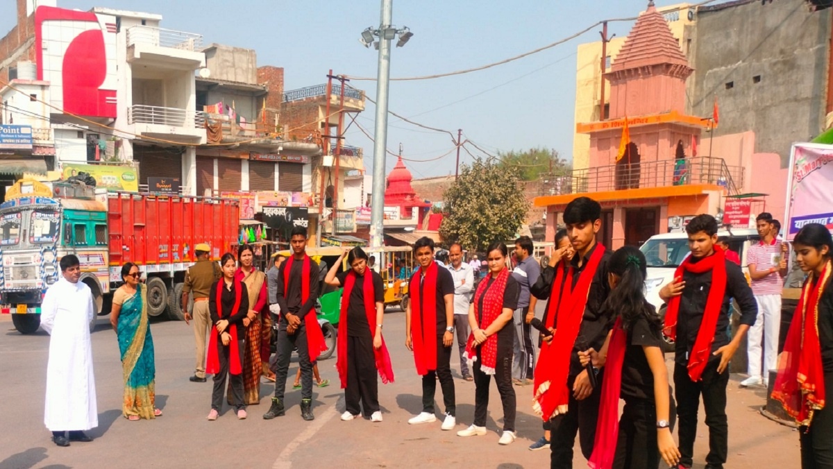 Students of St. Mary's School performed street play in Banda