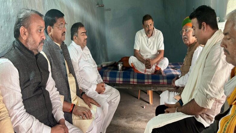 बांदा : मंत्री रामकेश निषाद ने भाजपा नेता की मां को दी श्रद्धांजलि