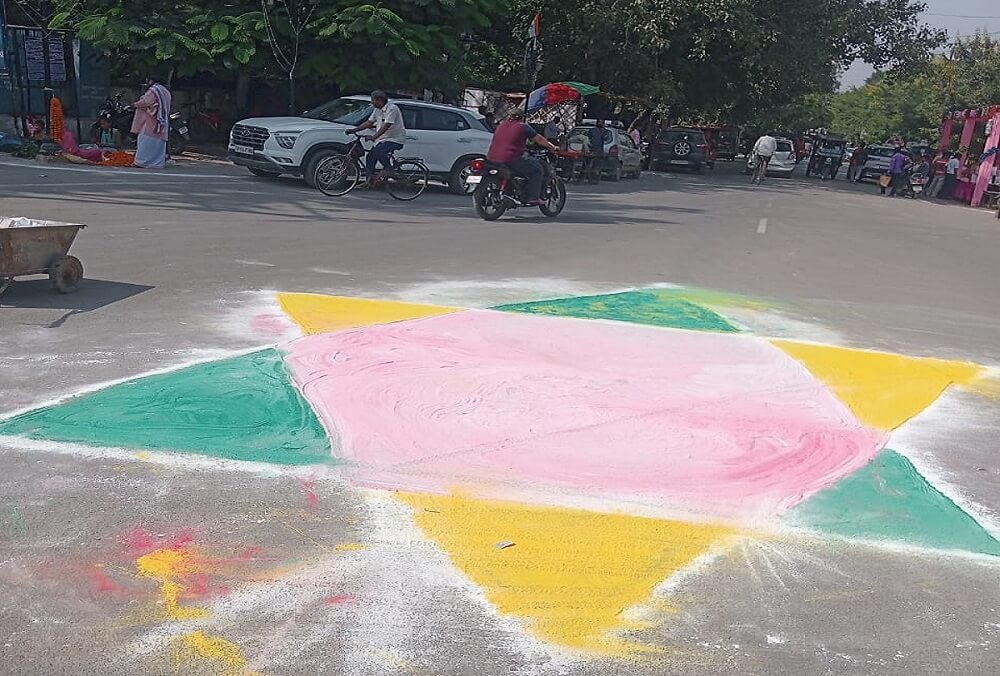 Banda : Beautiful rangolis of sweepers decorated Maharana Pratap Chowk 