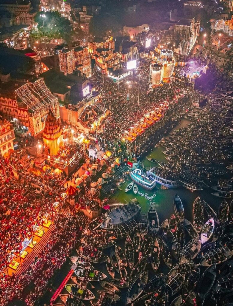 Dev deepawali : Ghats of Kashi lit up with lakhs of lamps, echo of Har-Har Mahadev