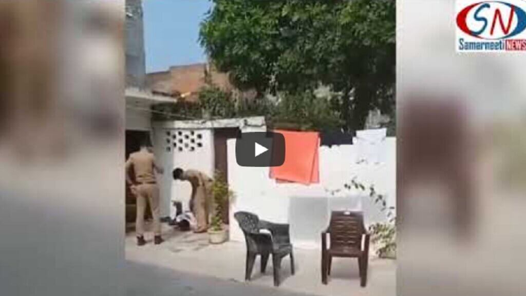 videoviral-subinspector-in-etawah-beats-boy-with-belt-policepost