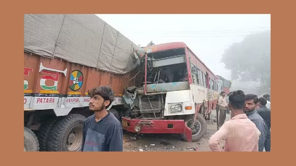 Kanpur : Heavy collision between roadways bus and truck on highway, 2 dead 