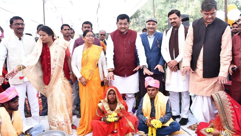 बांदा में वैवाहिक बंधन में बंधे 448 जोड़े, सामूहिक विवाह कार्यक्रम में लिए फेरे