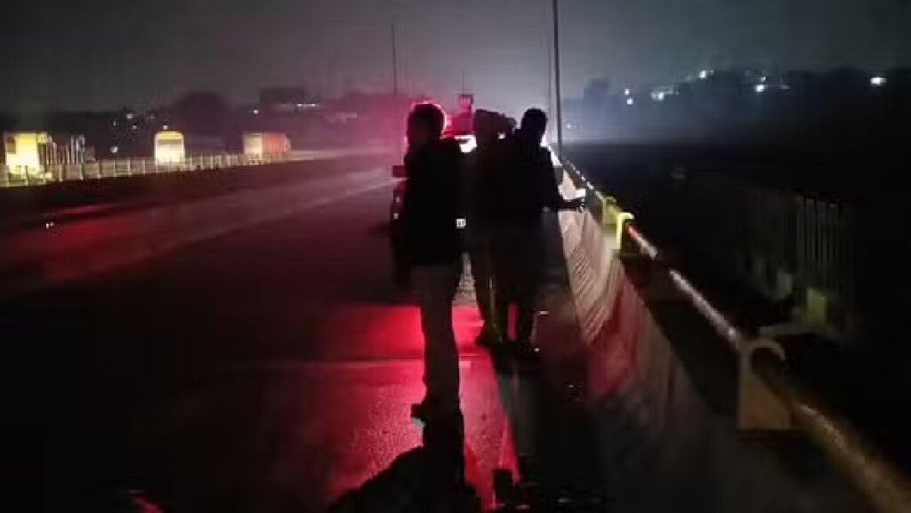 Bike riders fell from Ganga bridge in Kanpur-both youths died