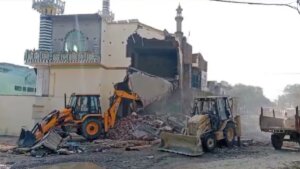 Bulldozer runs on mosque in Fatehpur