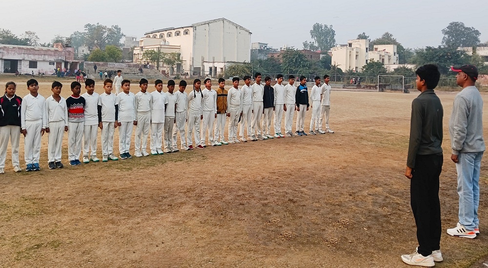 Banda: Cricket players paid tribute to Manmohan Singh in stadium
