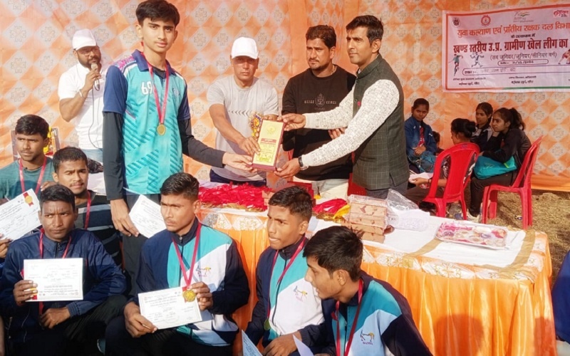 Banda: Anjali first in shot put and Anisha first in race