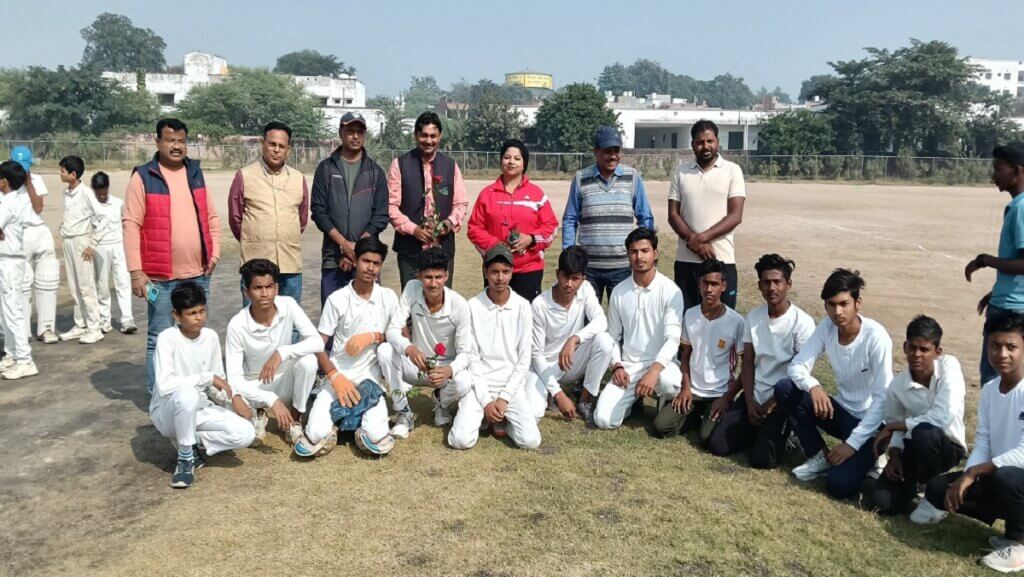 Defeated Khankah by 32 runs in stadium training in Banda