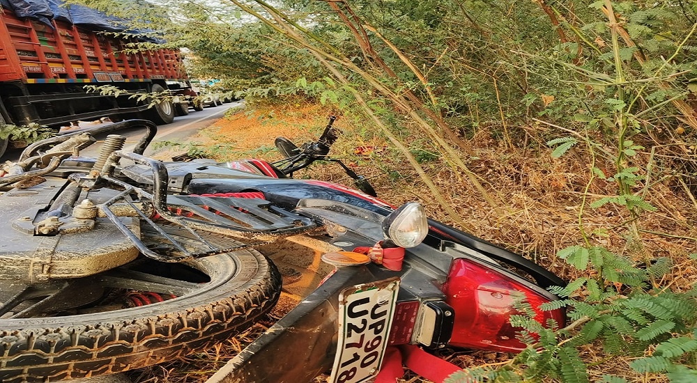 Horrific accident in Banda, woman and child died
