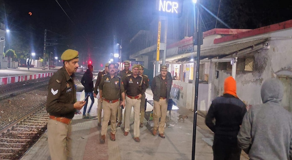 SP GRP Jhansi inspected railway stations regarding preparations for Mahakumbh 