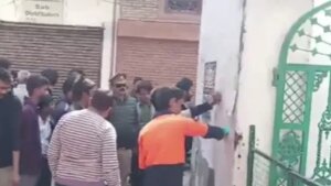 elements-wrote-sita-ram-on-wall-of-mosque-in-banda