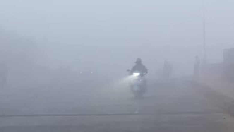 UP: भीषण ठंड में इन जिलों में स्कूल बंद, लखनऊ-सीतापुर समेत कई जिलों में समय बदला