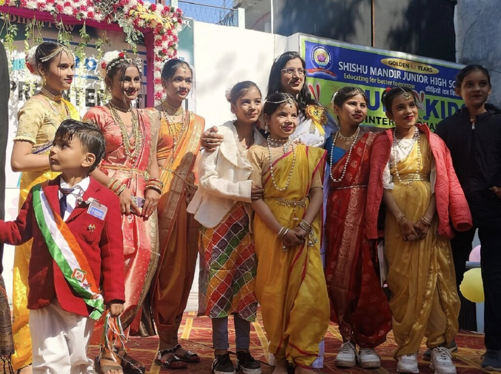 Banda: Shishu Mandir Ju.High school children celebrated 76th Republic Day