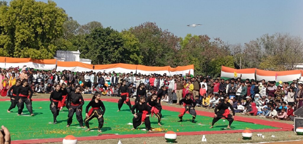 Republic Day celebrated with pomp in Banda Police Line