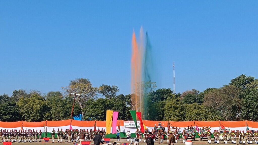 Republic Day celebrated with pomp in Banda Police Line