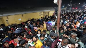 18 people killed in stampede at New Delhi railway station