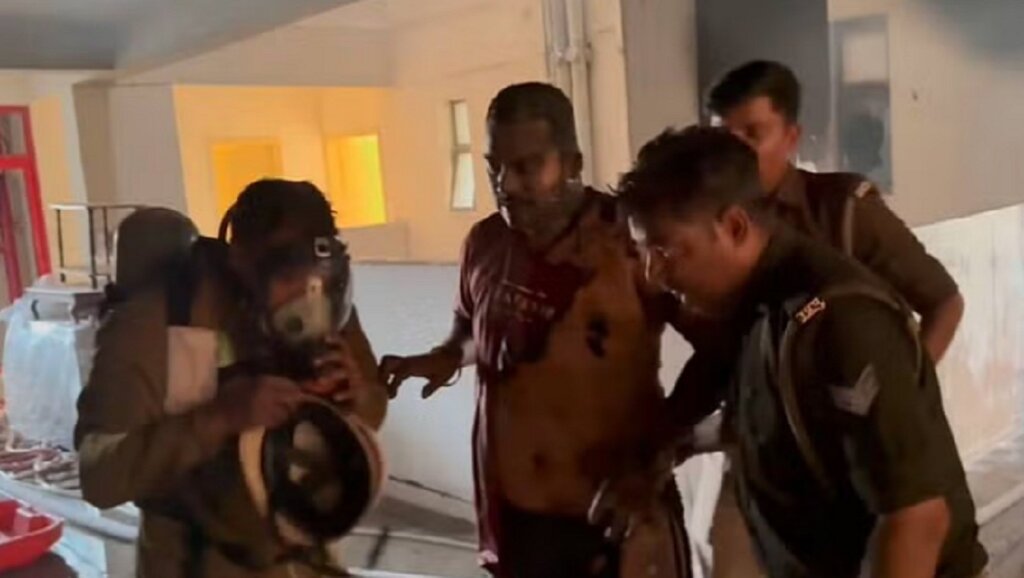 FSO burnt in extinguishing massive fire in flat in Sarojini Nagar in Lucknow