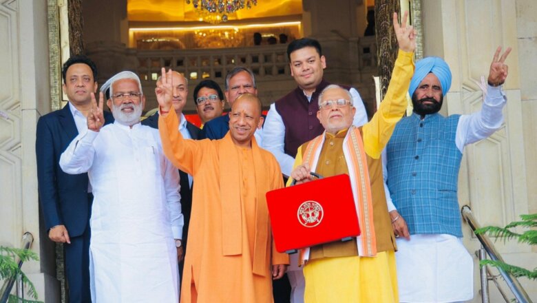 यूपी बजट: छात्राओं को स्कूटी देगी सरकार, 2 फ्री सिलेंडर और ये भी..