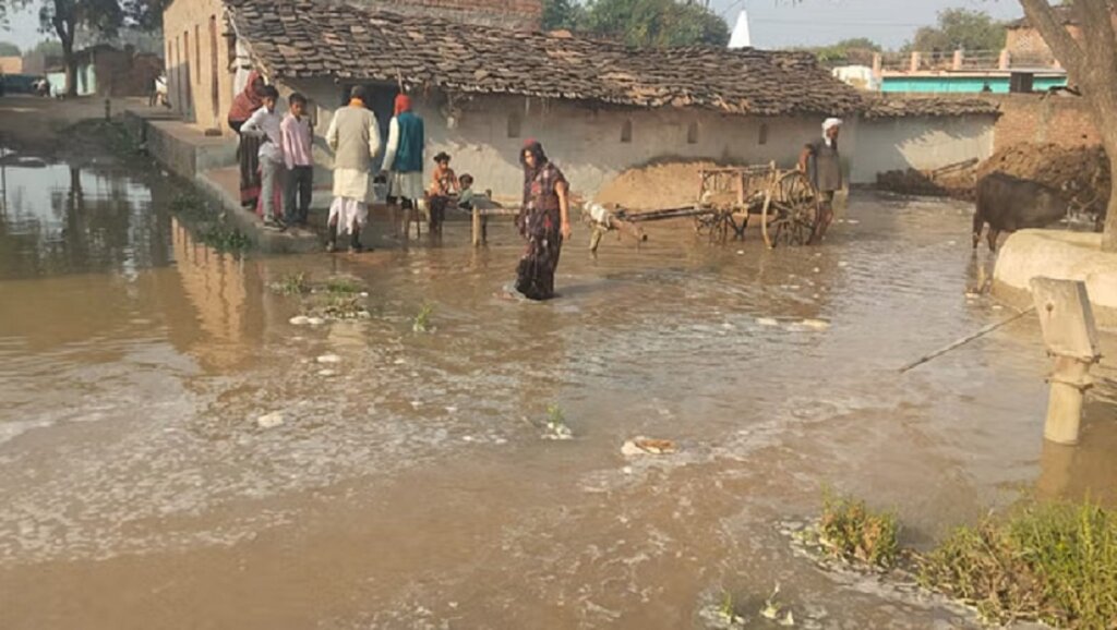 Village submerged due to cutting of canal in Banda