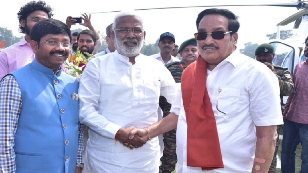 Union Jal Shakti Minister welcomed by Cabinet Minister Swatantra Dev in Mahakumbh