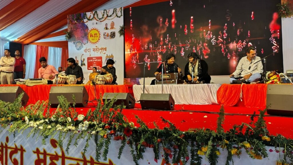 Banda Mahotsav concludes, mementos presented to artists