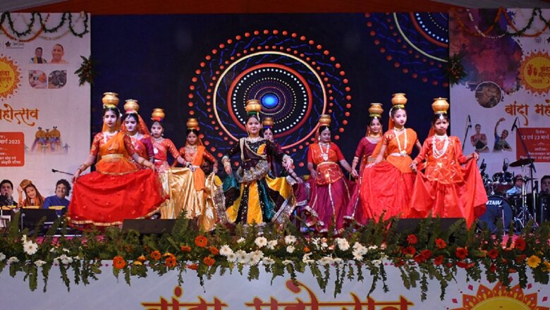 बांदा महोत्सव का समापन, कलाकारों को भेंट किए स्मृति चिह्न