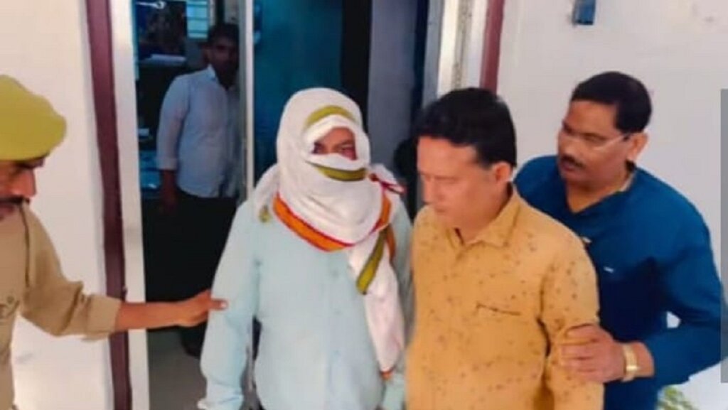 Bribing JE-employee arrested in Banda