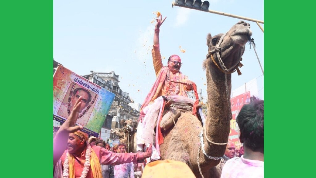 Unique style: Deputy CM Brajesh Pathak came out riding on camel