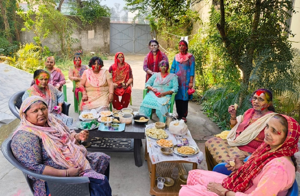 Colours-Gulal and fun: Holi celebrated with great fervour in UP