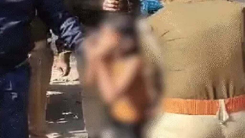lucknow-woman-along-with-her-twodaughters-attempted-suicide-at-crossroads