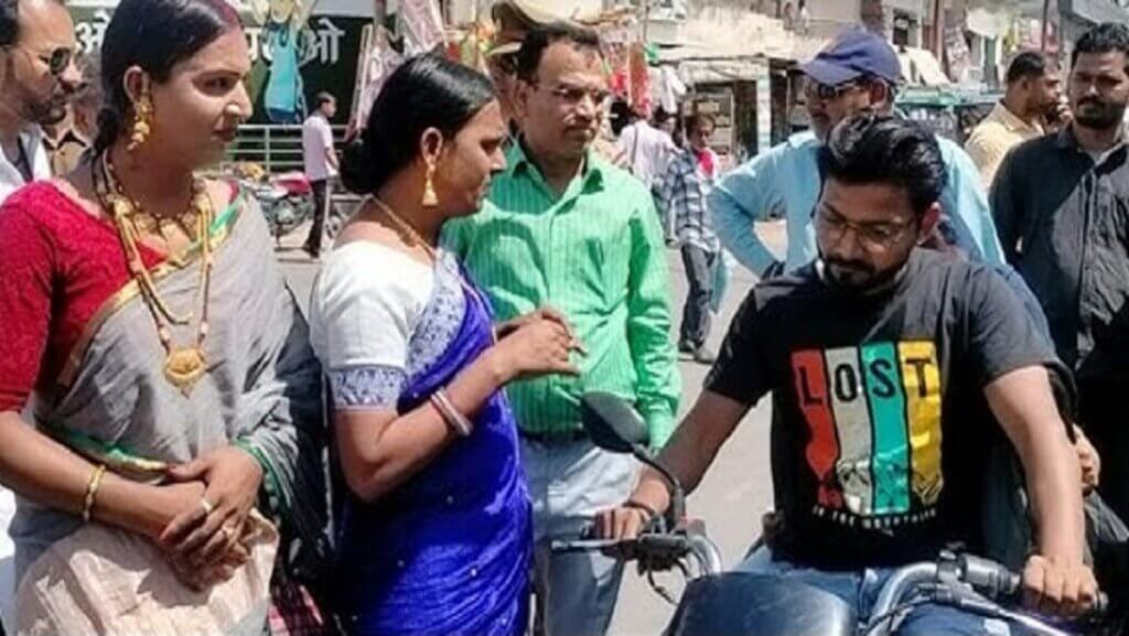 RTO department conducted helmet awareness campaign with transgenders in Banda