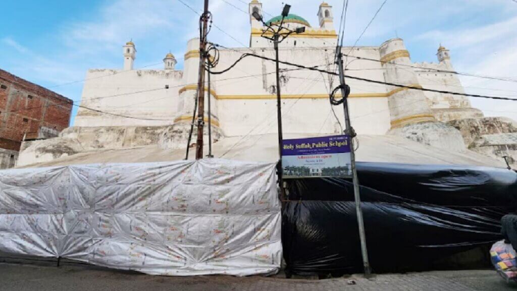 Work to cover mosques begins in Sambhal before Holi