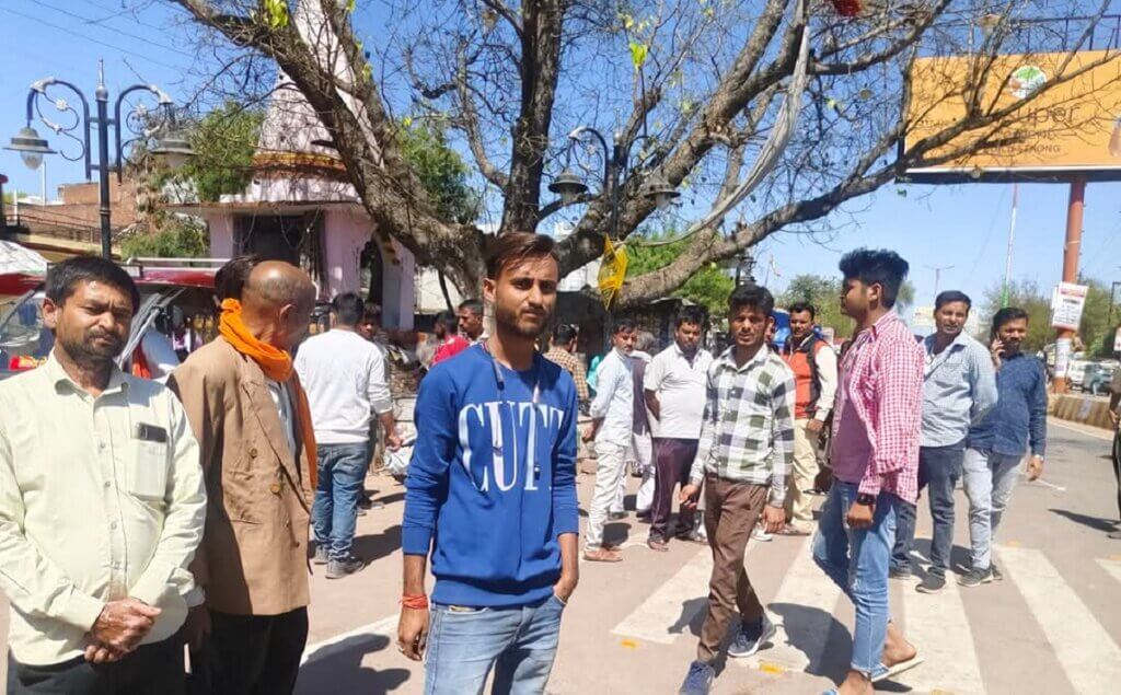 Accident at Maharana Pratap intersection in Banda