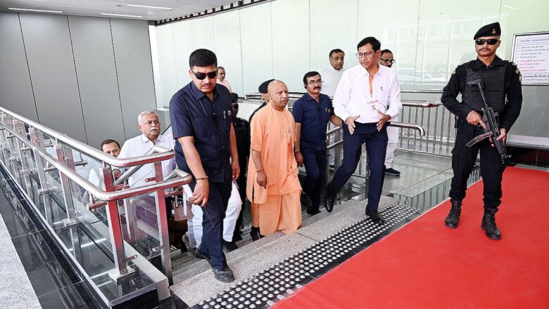 कानपुर पहुंचे सीएम योगी, कन्वेंशन सेंटर और चुन्नीगंज मेट्रो स्टेशन का निरीक्षण.. 