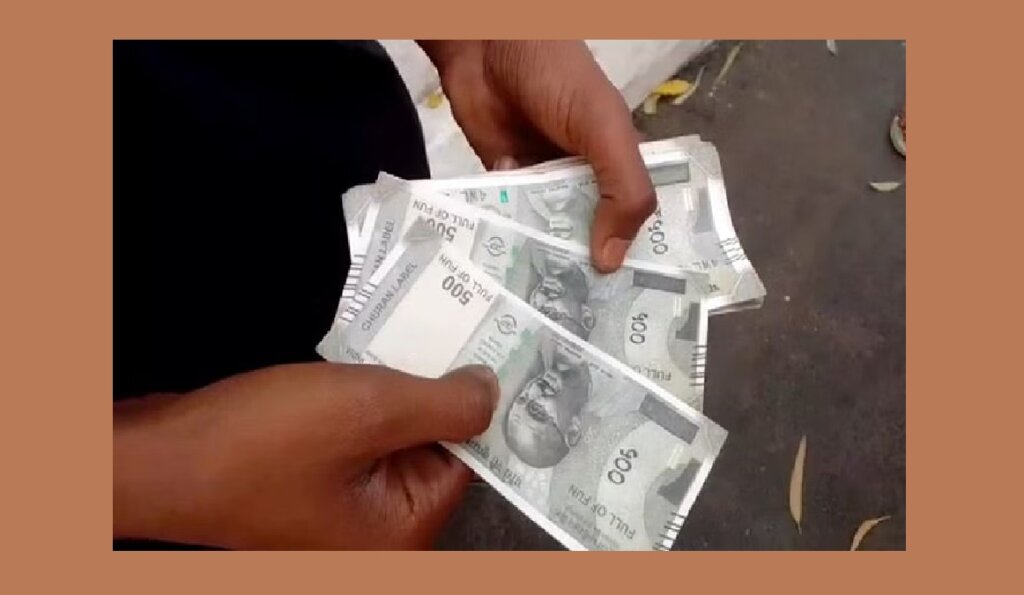 in-shahjahanpur-fake-notes-came-out-from-atm